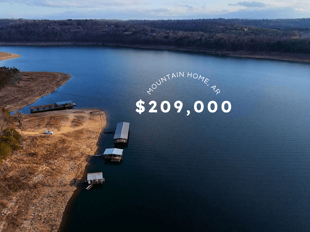Lakefront Acreage Retreat in Mountain Home, AR – $209,000