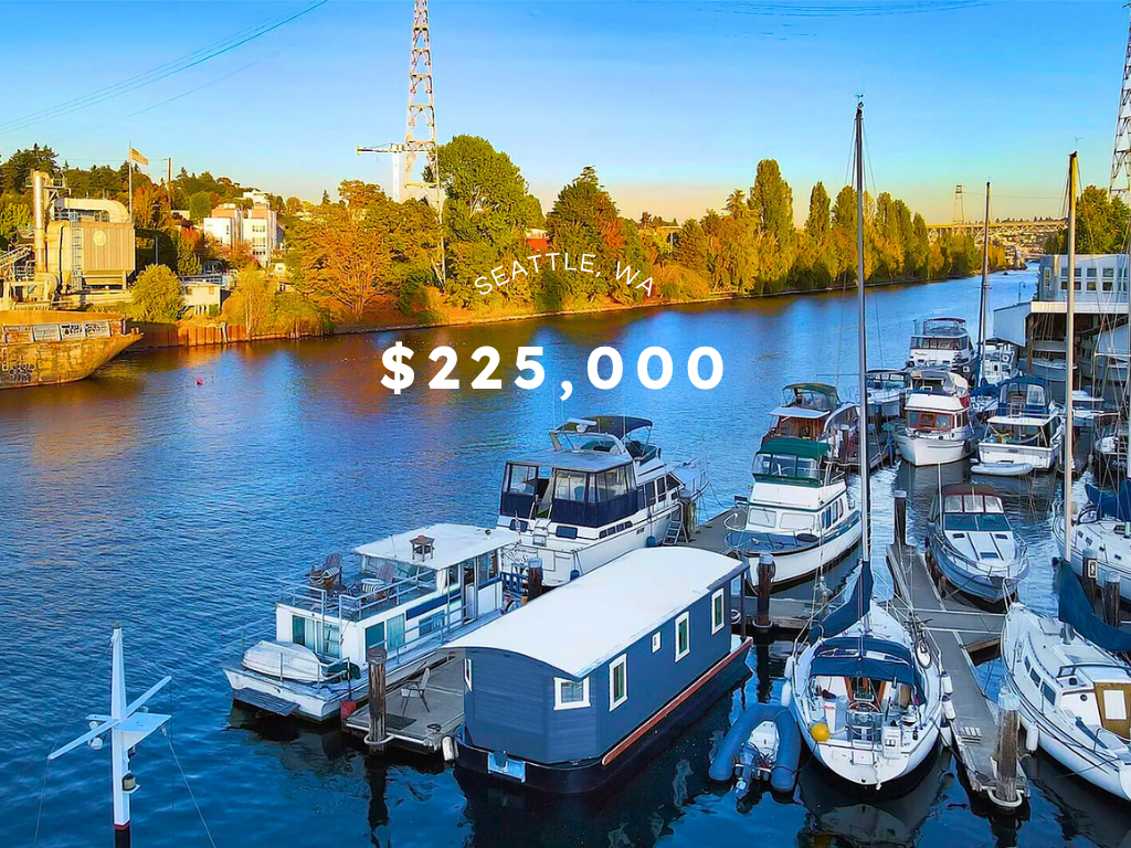 Peaceful Houseboat in Seattle, WA – $225,000